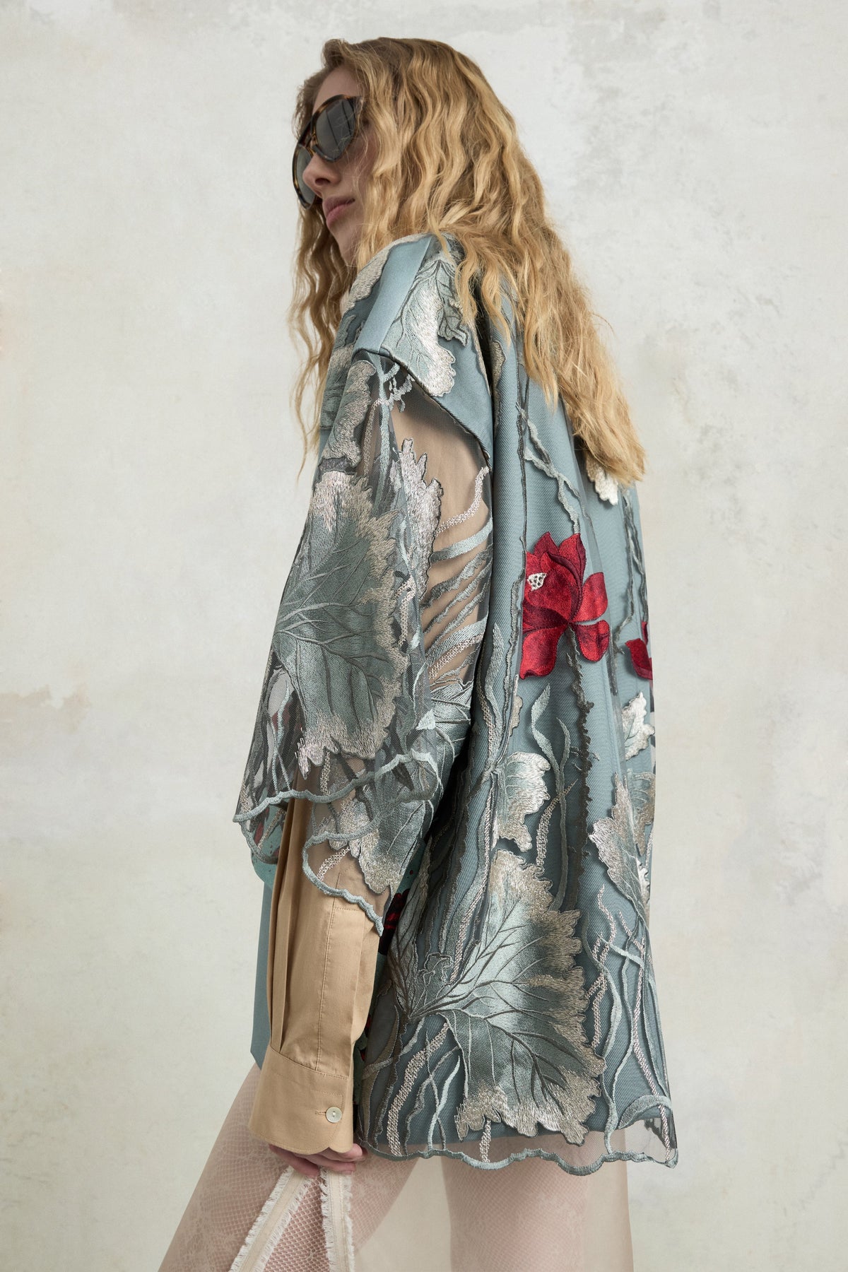 Regular Kimono with Embroidered Flowers