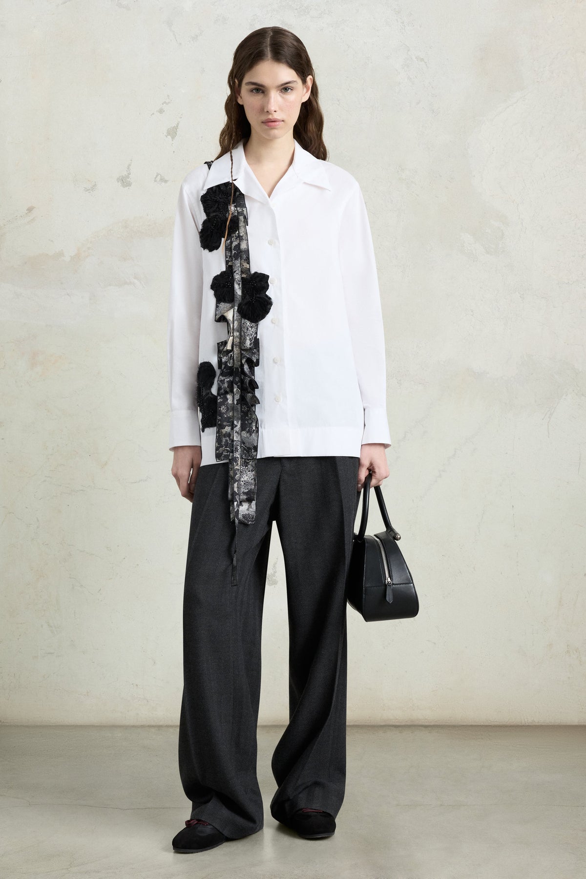Asymmetric Robespierre with Floral Insert