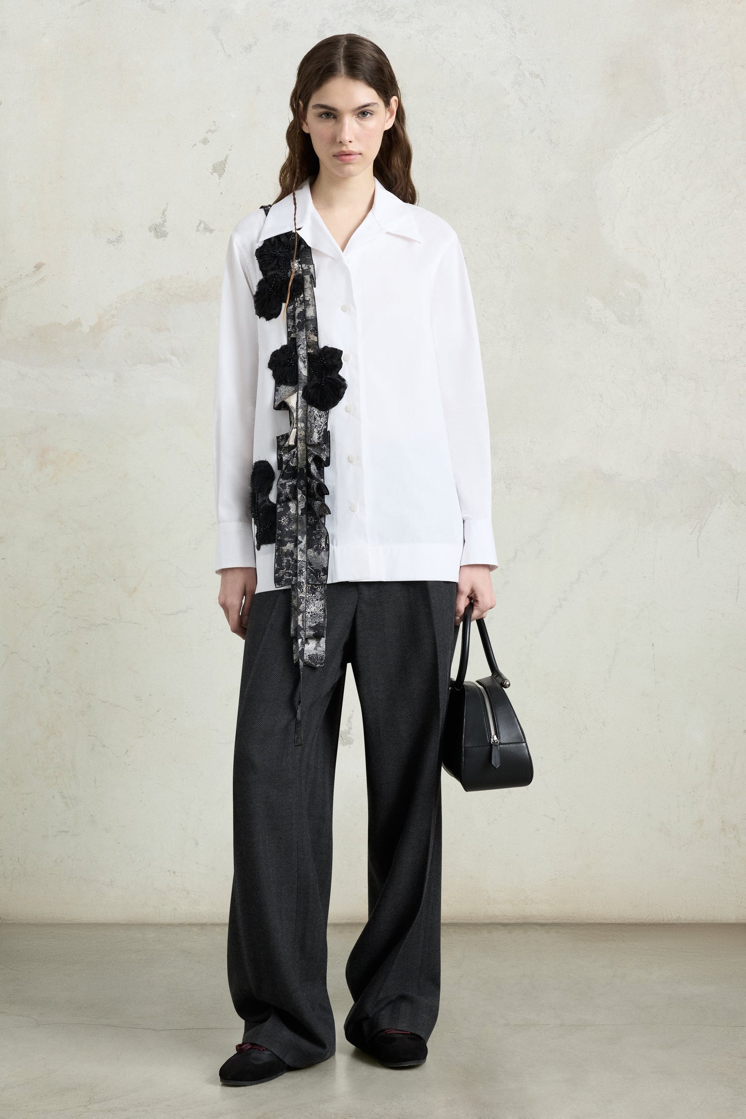 Asymmetric Robespierre with Floral Insert