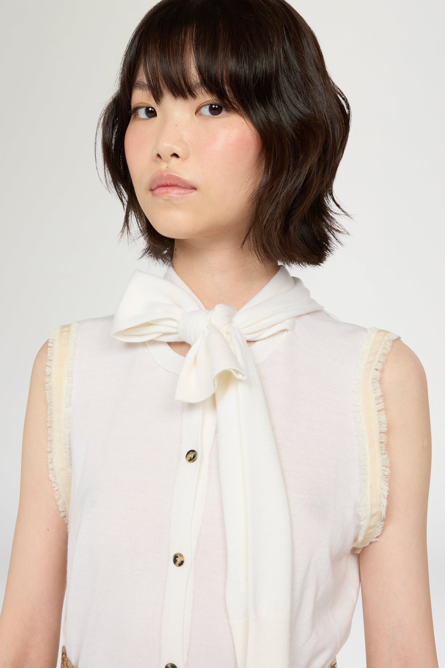 Ecrù Vest with Neck Band
